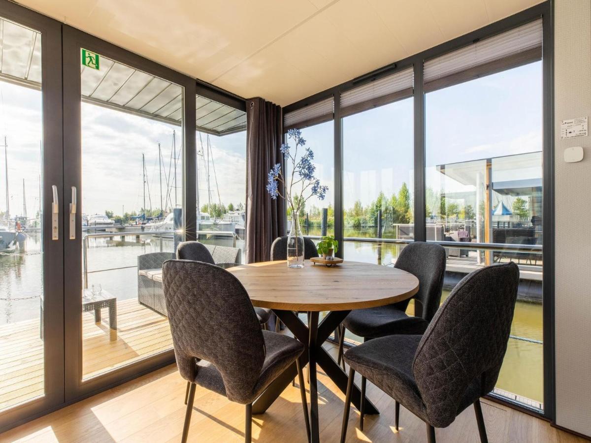 Comfortable Houseboat In Volendam Marina Exterior foto
